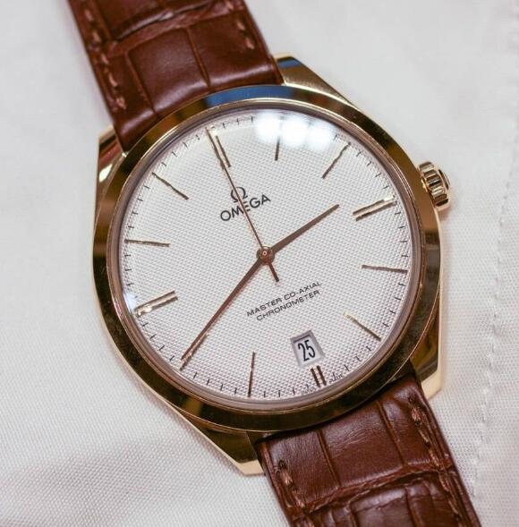 Swiss fake Omega watches are elegantly designed.